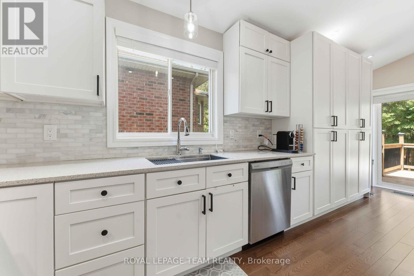 43 West Ridge Drive, Ottawa, ON - Indoor Photo Showing Kitchen