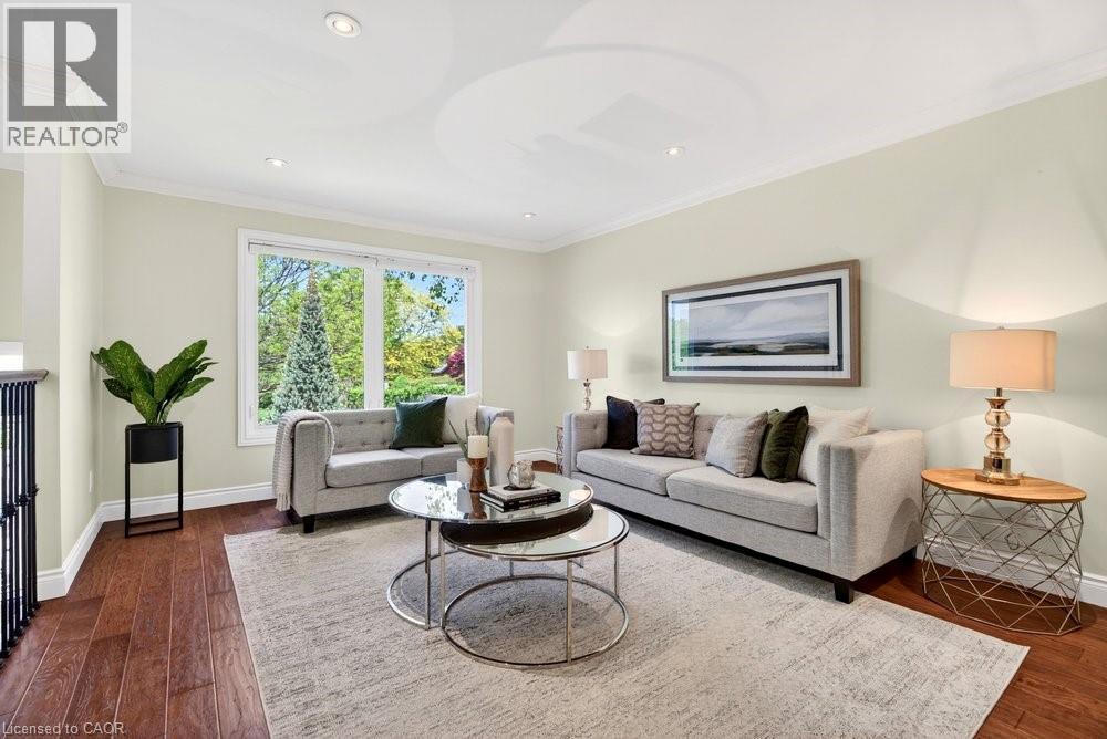 758 Francis Road, Burlington, ON - Indoor Photo Showing Living Room