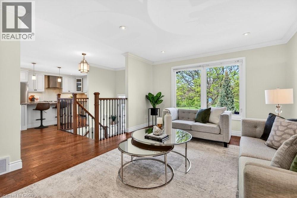 758 Francis Road, Burlington, ON - Indoor Photo Showing Living Room