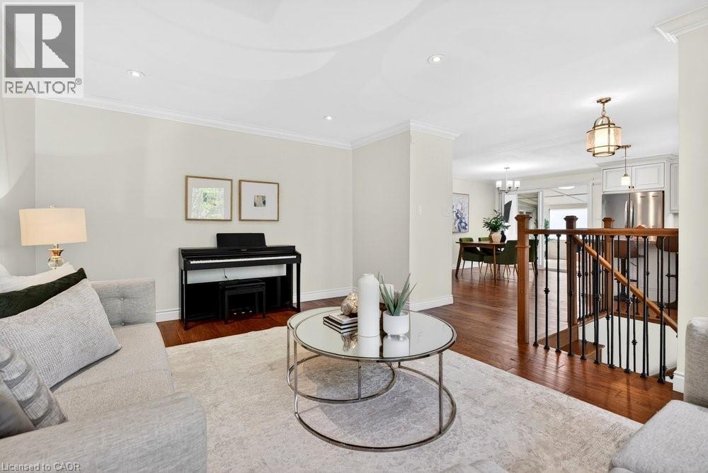 758 Francis Road, Burlington, ON - Indoor Photo Showing Living Room