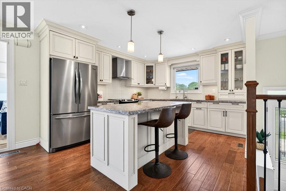 758 Francis Road, Burlington, ON - Indoor Photo Showing Kitchen With Upgraded Kitchen