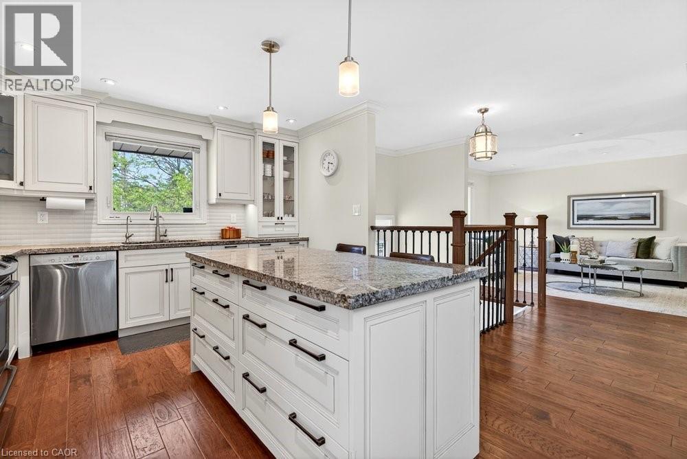 758 Francis Road, Burlington, ON - Indoor Photo Showing Kitchen With Upgraded Kitchen