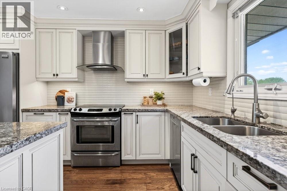 758 Francis Road, Burlington, ON - Indoor Photo Showing Kitchen With Double Sink With Upgraded Kitchen