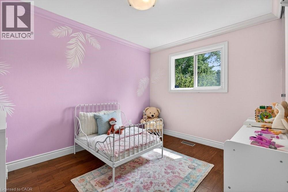 758 Francis Road, Burlington, ON - Indoor Photo Showing Bedroom