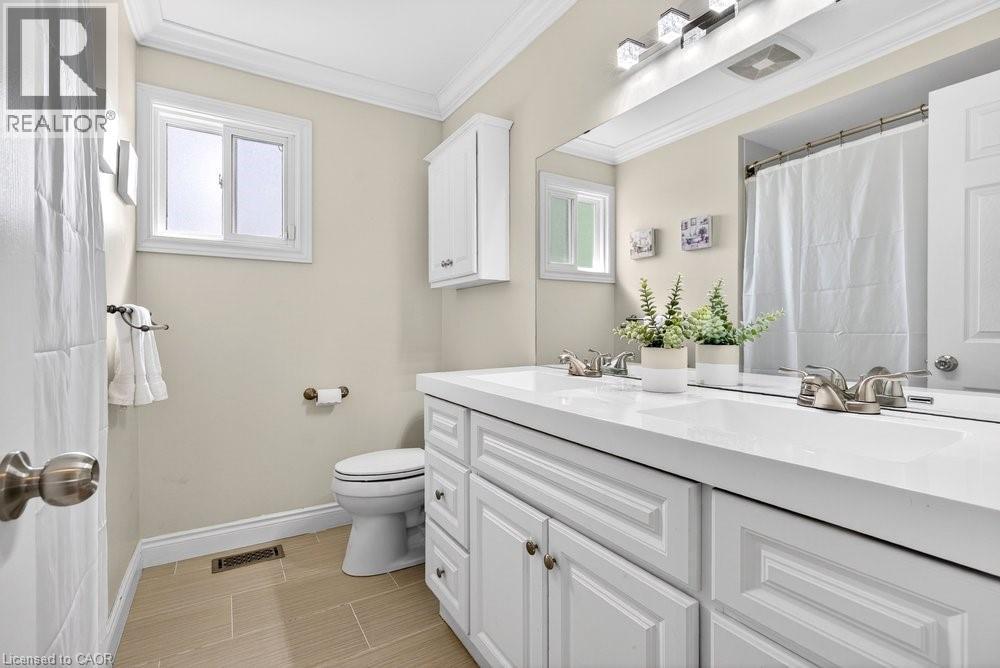 758 Francis Road, Burlington, ON - Indoor Photo Showing Bathroom