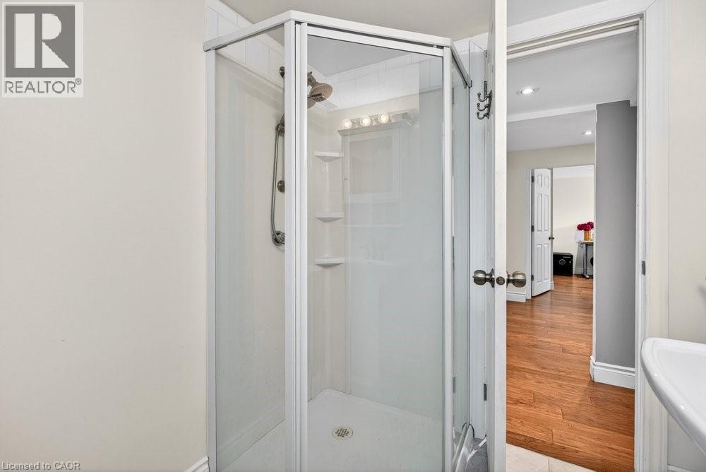 758 Francis Road, Burlington, ON - Indoor Photo Showing Bathroom