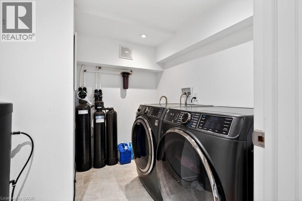 758 Francis Road, Burlington, ON - Indoor Photo Showing Laundry Room