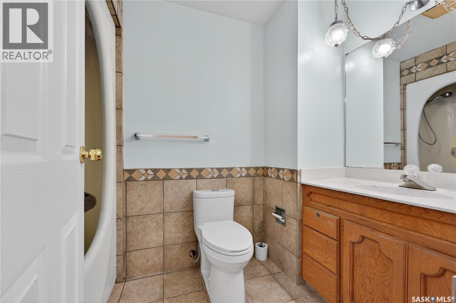 83 Groome Avenue, Regina, SK - Indoor Photo Showing Bathroom