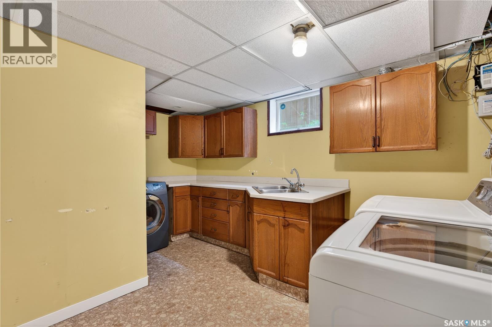83 Groome Avenue, Regina, SK - Indoor Photo Showing Laundry Room