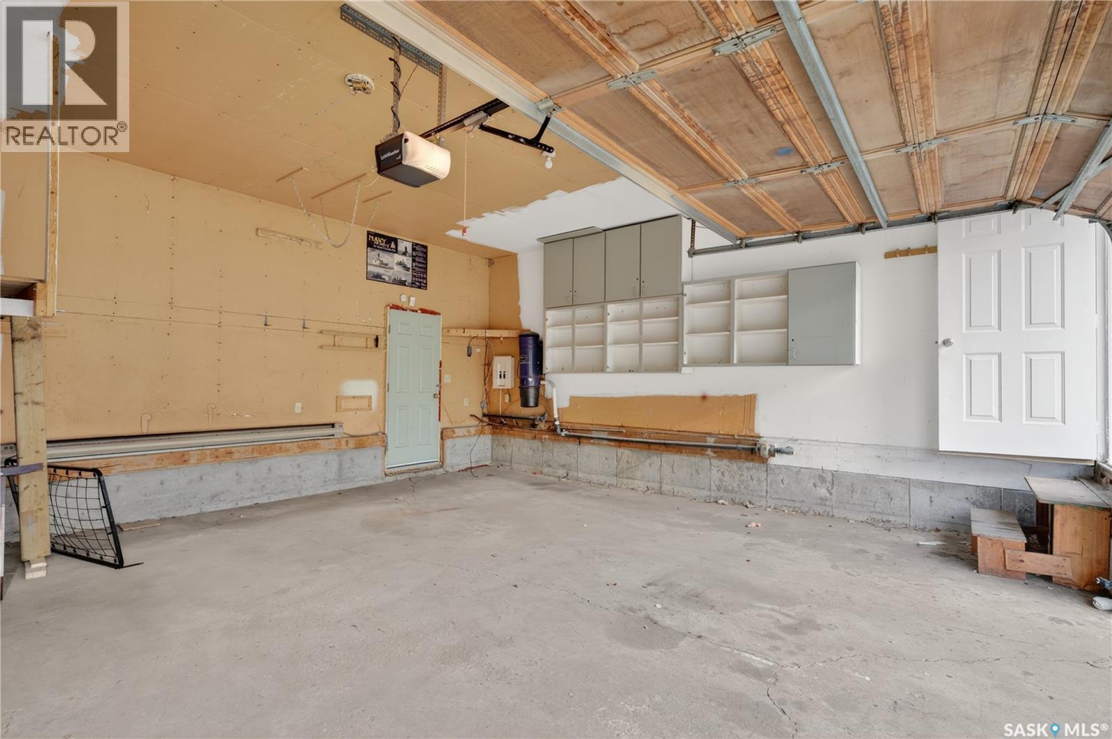 83 Groome Avenue, Regina, SK - Indoor Photo Showing Garage