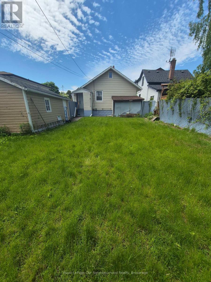 65 Gladstone Avenue, Oshawa (Mclaughlin), ON - Outdoor