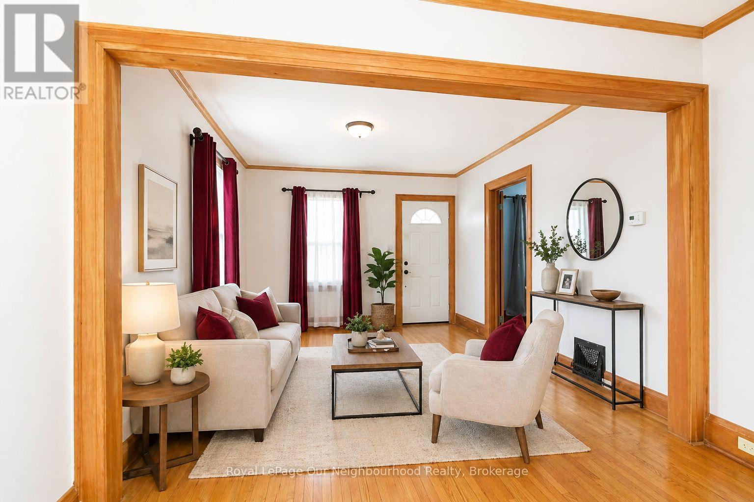 65 Gladstone Avenue, Oshawa (Mclaughlin), ON - Indoor Photo Showing Living Room With Fireplace