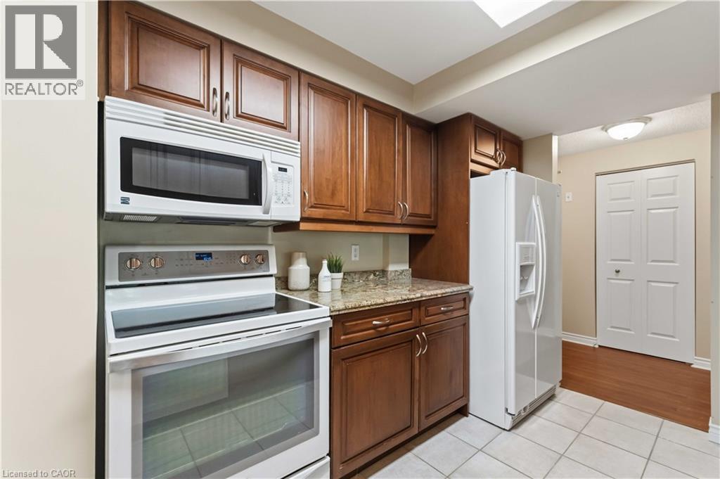 970 Golf Links Road Unit# 205, Ancaster, ON - Indoor Photo Showing Kitchen