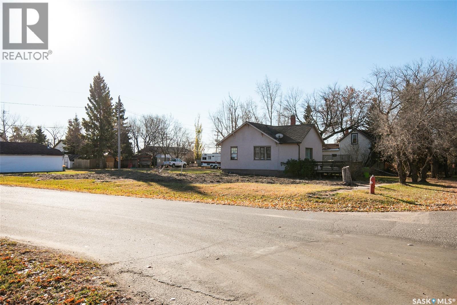 204 Chipman Street, Luseland, SK