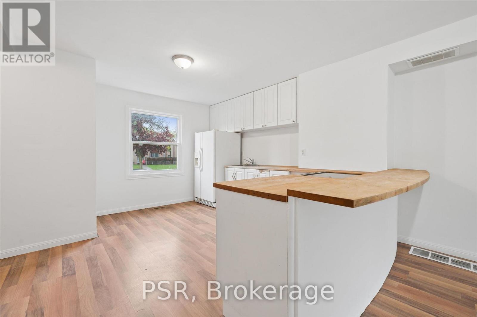 25 Queenston Drive, Kitchener, ON - Indoor Photo Showing Kitchen