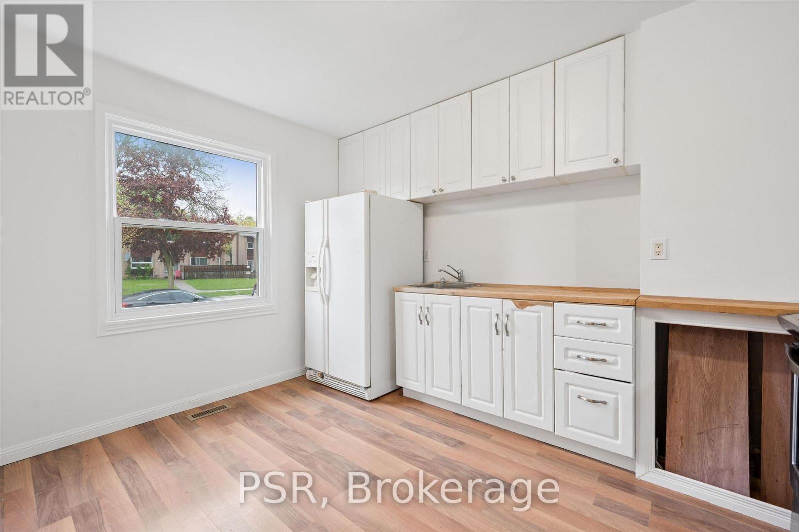 25 Queenston Drive, Kitchener, ON - Indoor Photo Showing Other Room