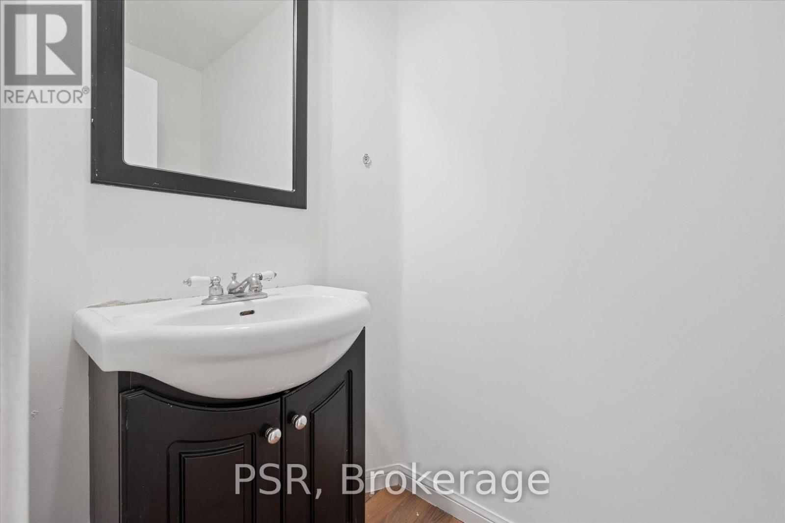 25 Queenston Drive, Kitchener, ON - Indoor Photo Showing Bathroom