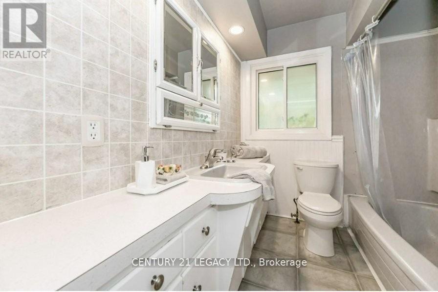 224 River Road E, Kitchener, ON - Indoor Photo Showing Bathroom