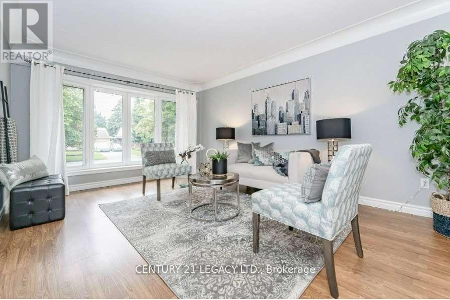 224 River Road E, Kitchener, ON - Indoor Photo Showing Living Room