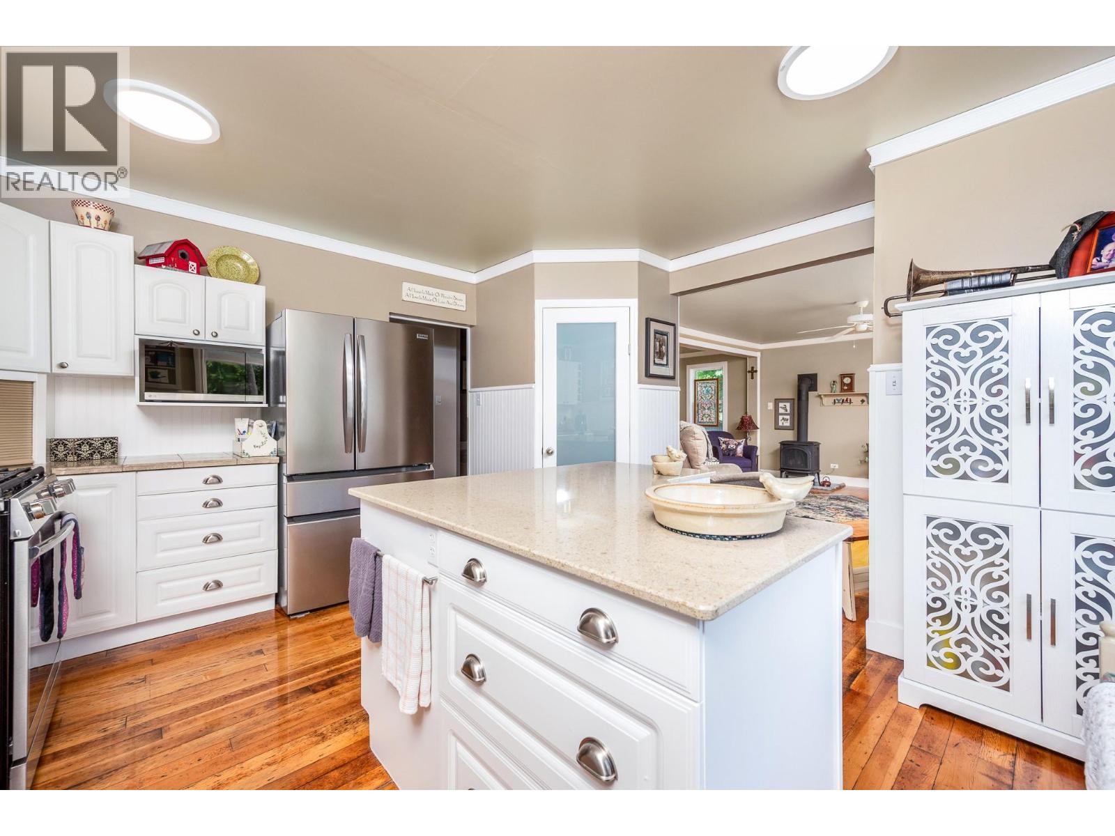 6934 Highway 6, Coldstream, BC - Indoor Photo Showing Kitchen