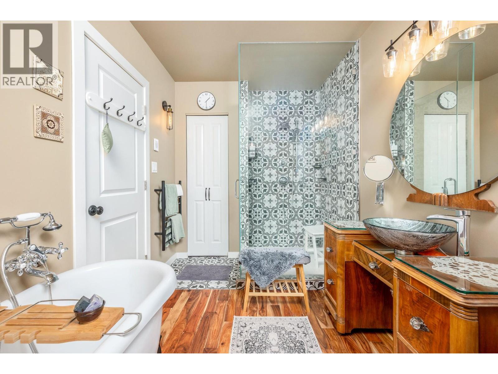 6934 Highway 6, Coldstream, BC - Indoor Photo Showing Bathroom
