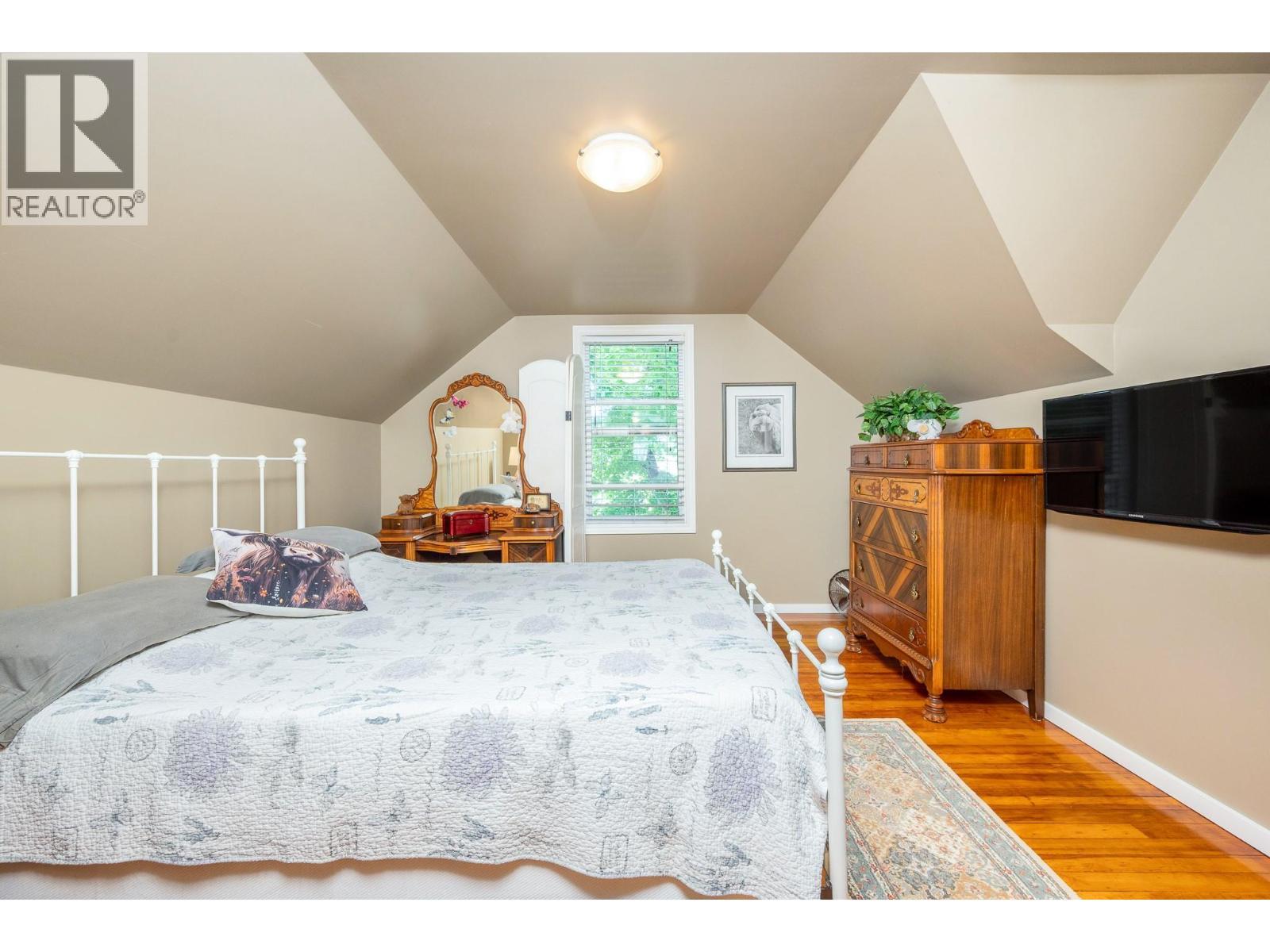 6934 Highway 6, Coldstream, BC - Indoor Photo Showing Bedroom