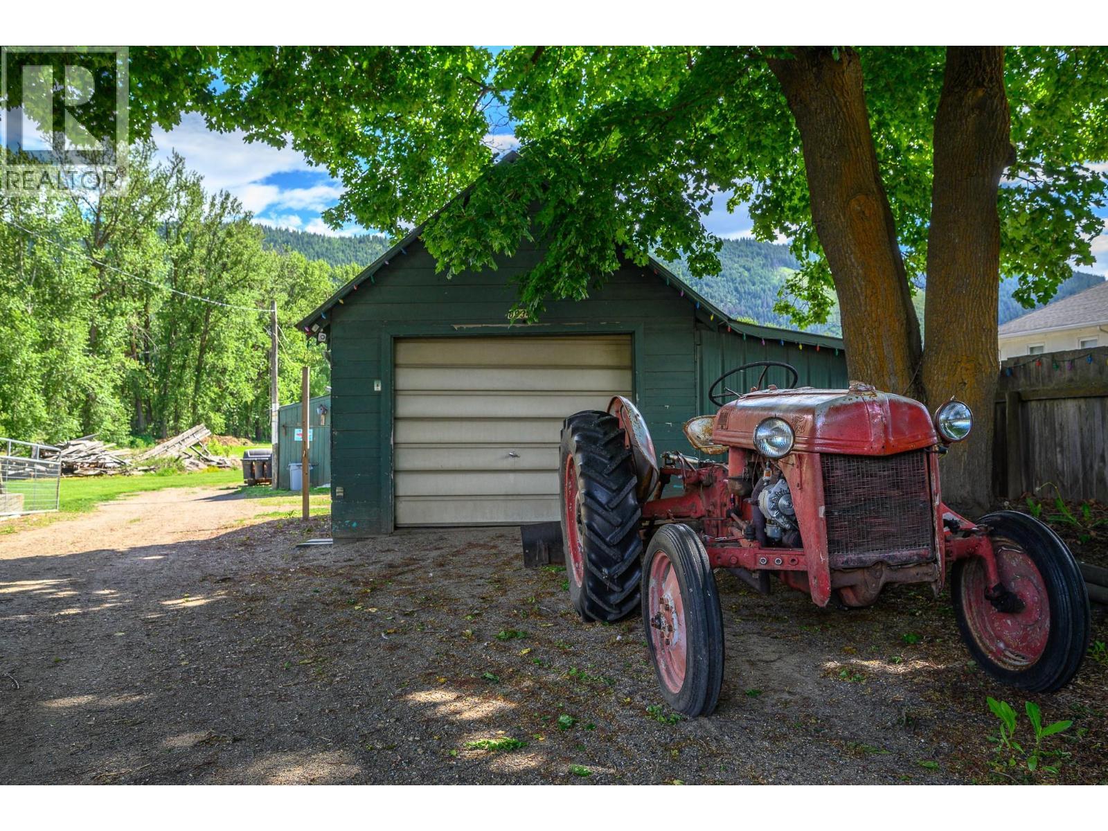 6934 Highway 6, Coldstream, BC - Outdoor