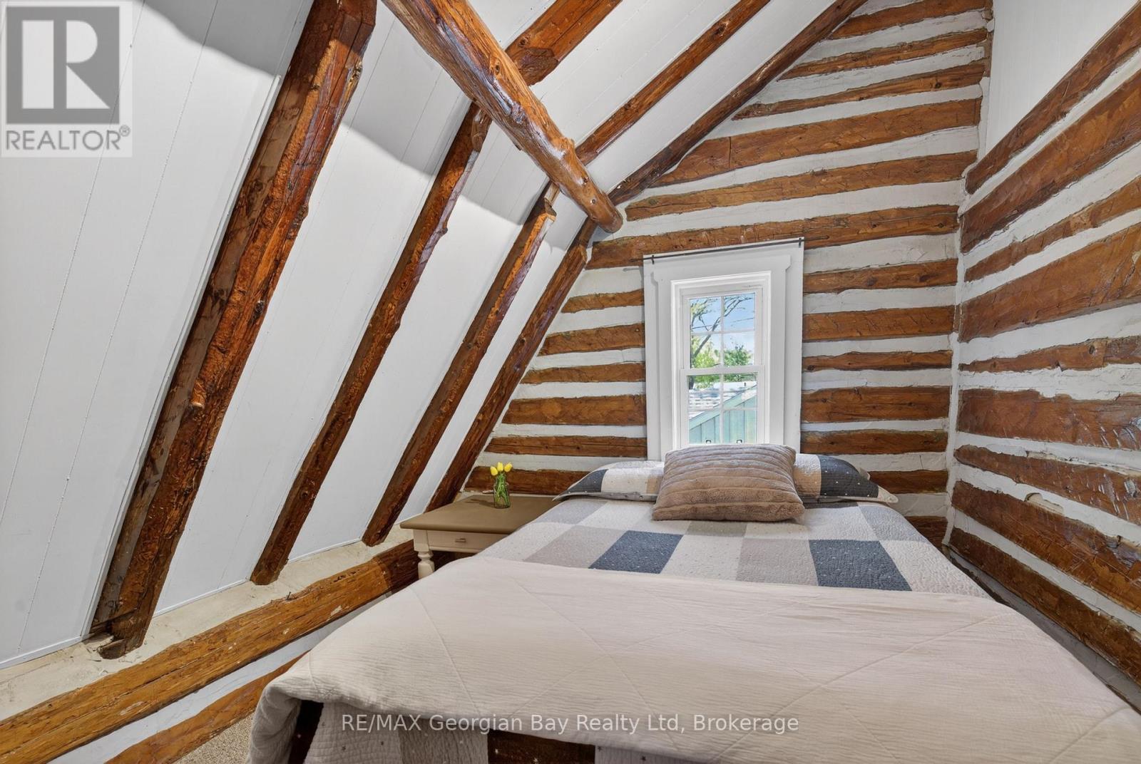 83 Beach Road, Tiny, ON - Indoor Photo Showing Other Room