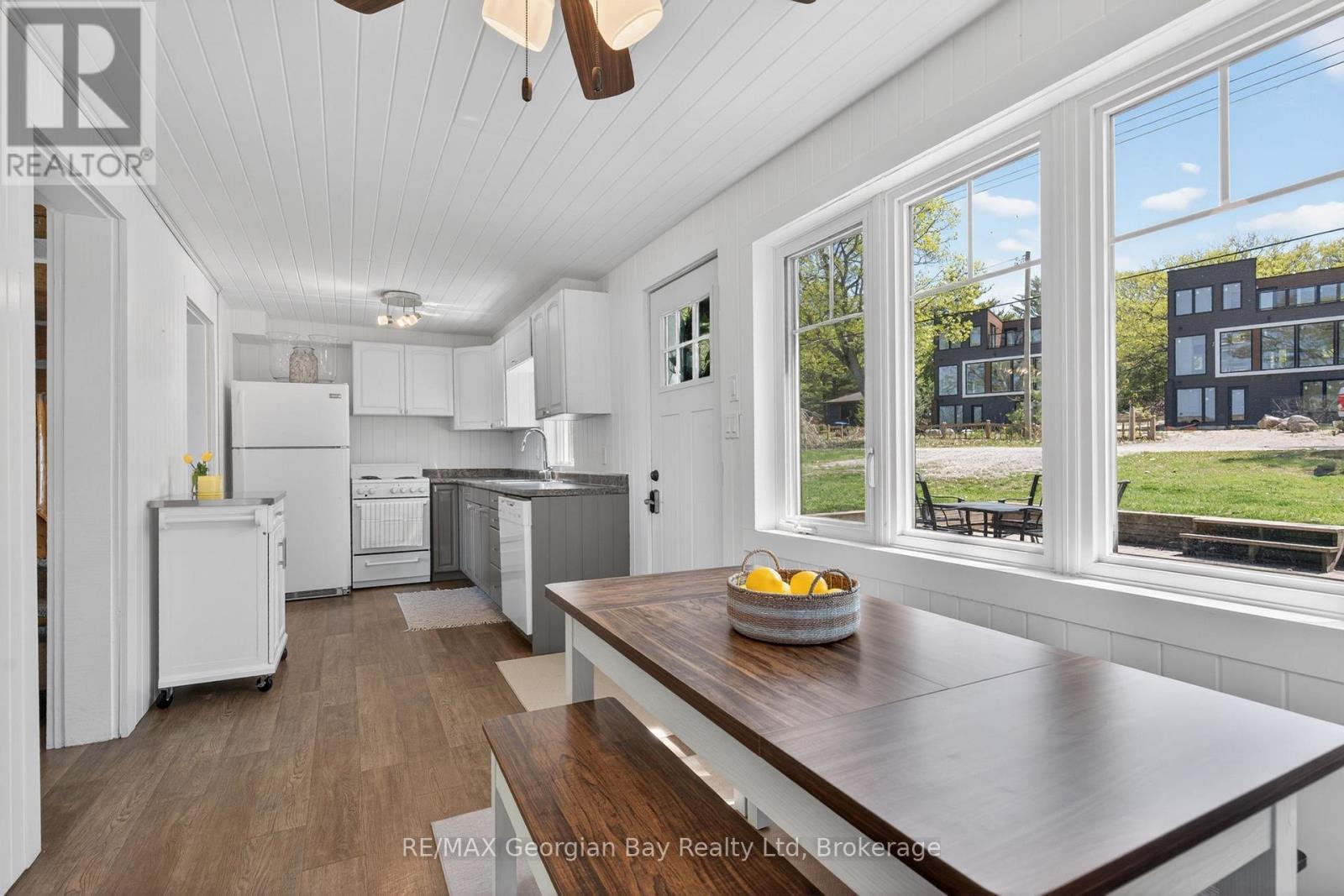 83 Beach Road, Tiny, ON - Indoor Photo Showing Kitchen
