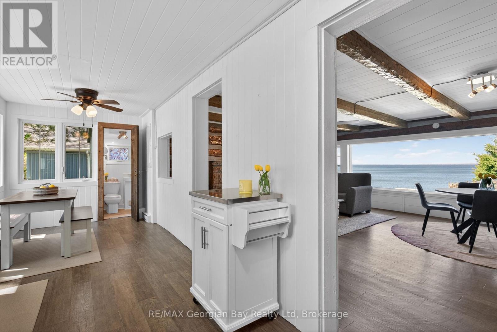 83 Beach Road, Tiny, ON - Indoor Photo Showing Dining Room