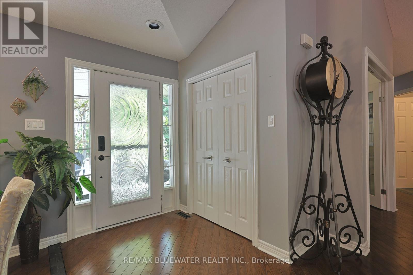 10419 Pinetree Drive, Lambton Shores (Grand Bend), ON - Indoor Photo Showing Other Room