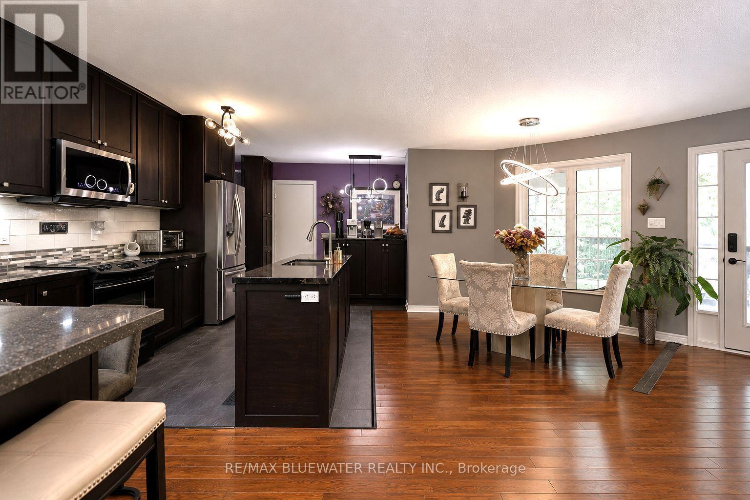 10419 Pinetree Drive, Lambton Shores (Grand Bend), ON - Indoor