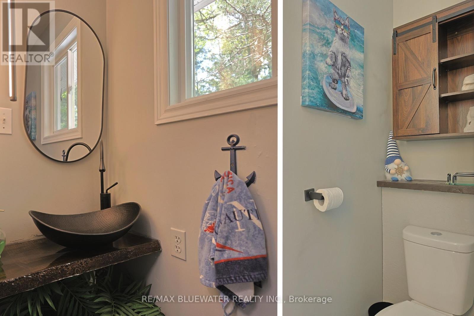 10419 Pinetree Drive, Lambton Shores (Grand Bend), ON - Indoor Photo Showing Bathroom