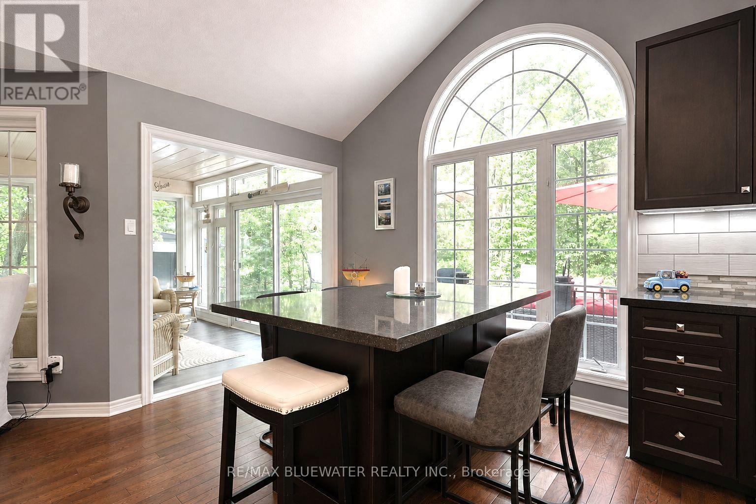 10419 Pinetree Drive, Lambton Shores (Grand Bend), ON - Indoor Photo Showing Dining Room
