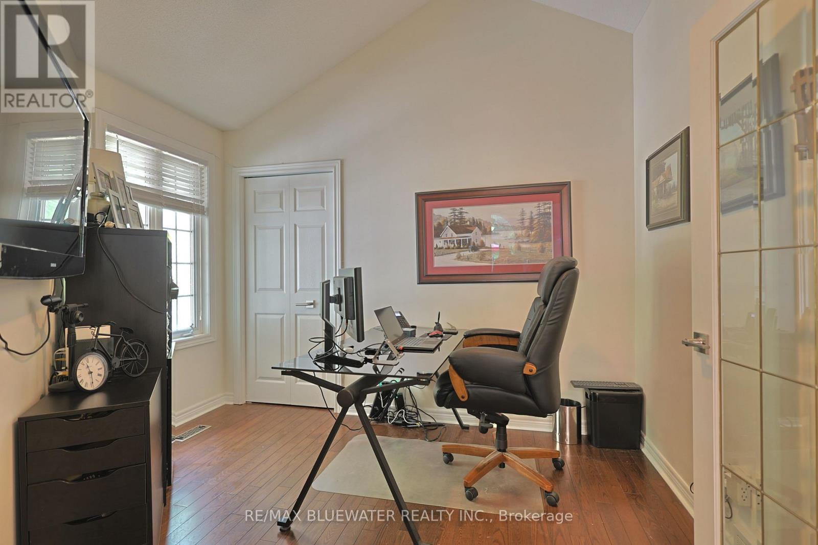 10419 Pinetree Drive, Lambton Shores (Grand Bend), ON - Indoor Photo Showing Office
