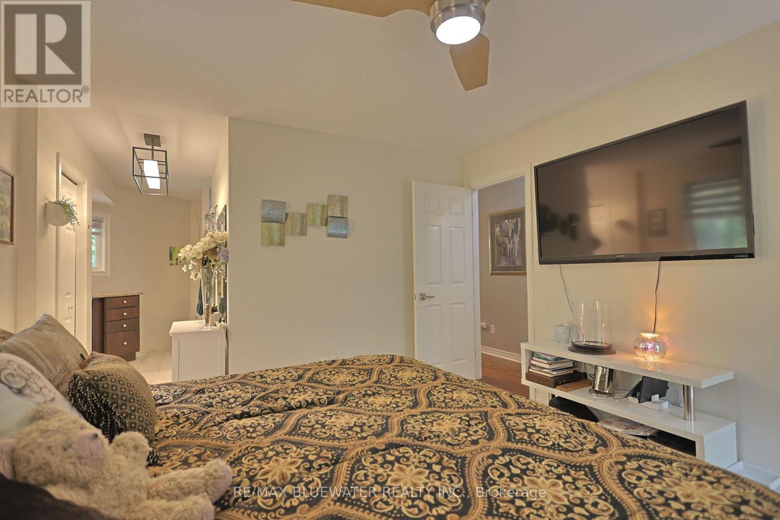 10419 Pinetree Drive, Lambton Shores (Grand Bend), ON - Indoor