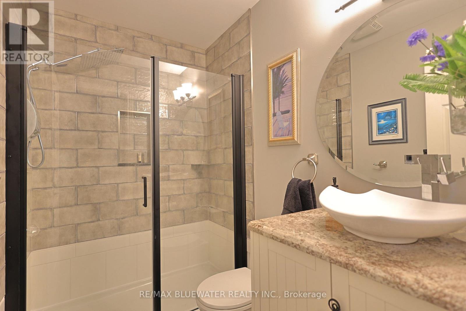10419 Pinetree Drive, Lambton Shores (Grand Bend), ON - Indoor Photo Showing Bathroom