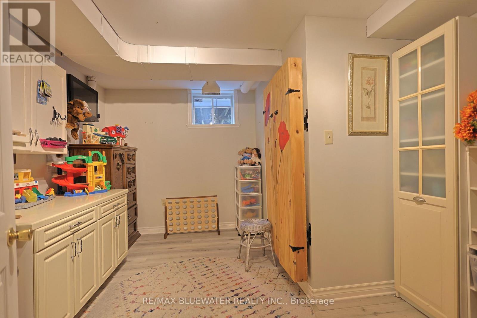 10419 Pinetree Drive, Lambton Shores (Grand Bend), ON - Indoor