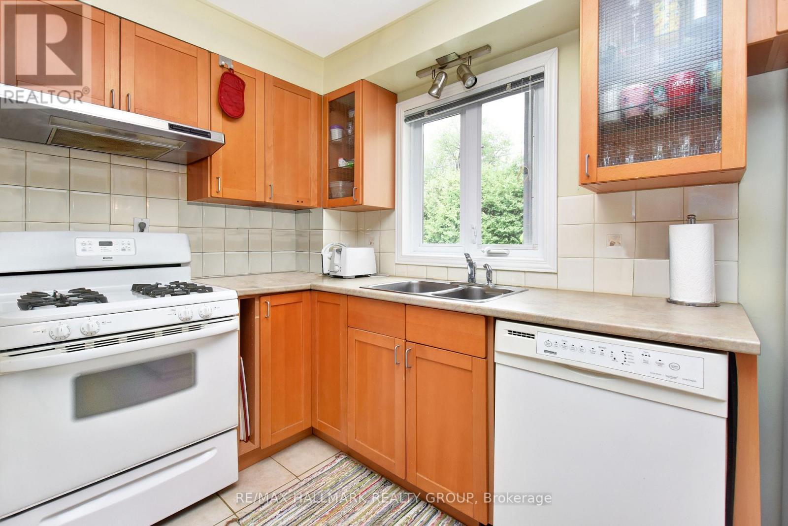32 Arundel Avenue, Ottawa, ON - Indoor Photo Showing Kitchen With Double Sink