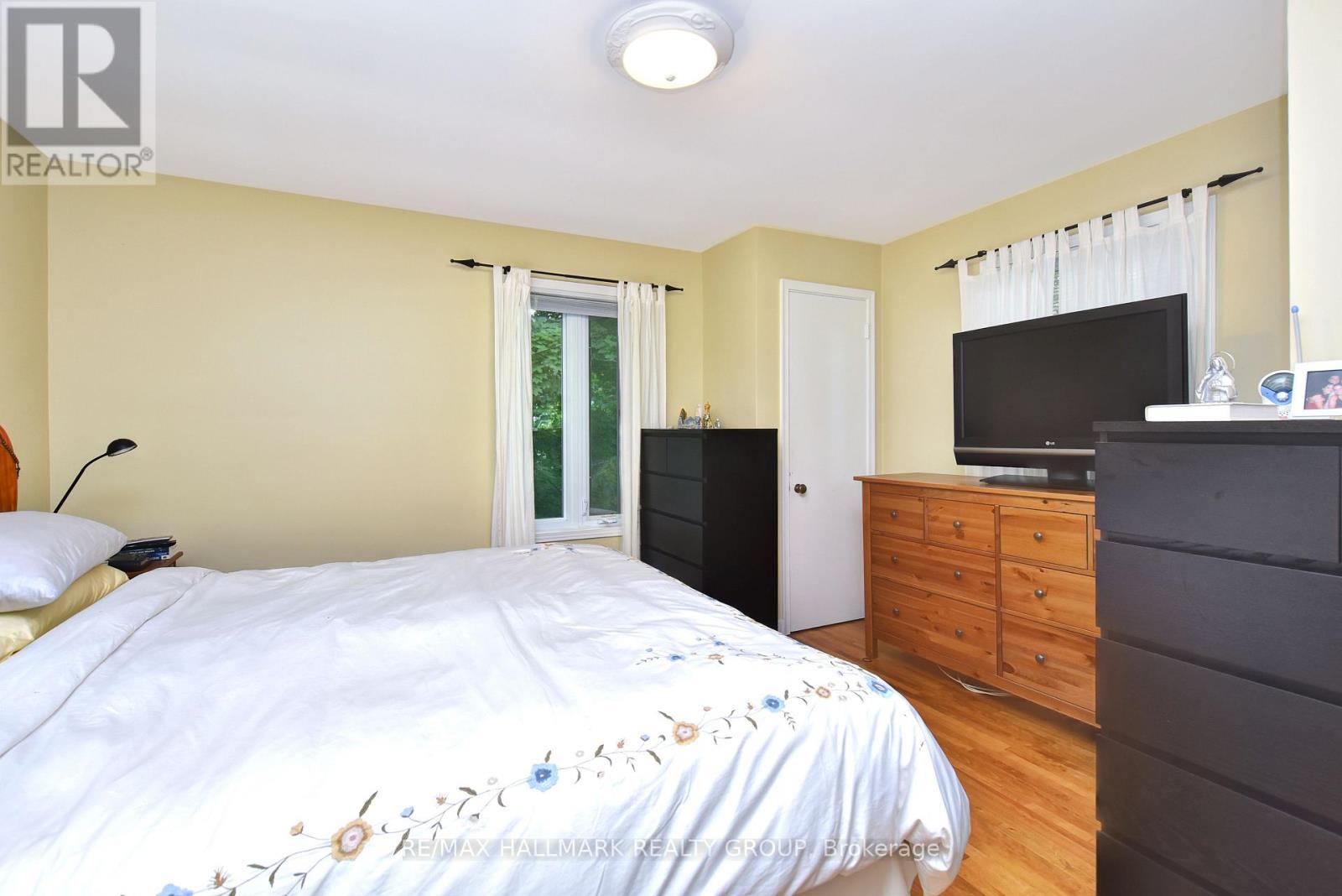 32 Arundel Avenue, Ottawa, ON - Indoor Photo Showing Bedroom