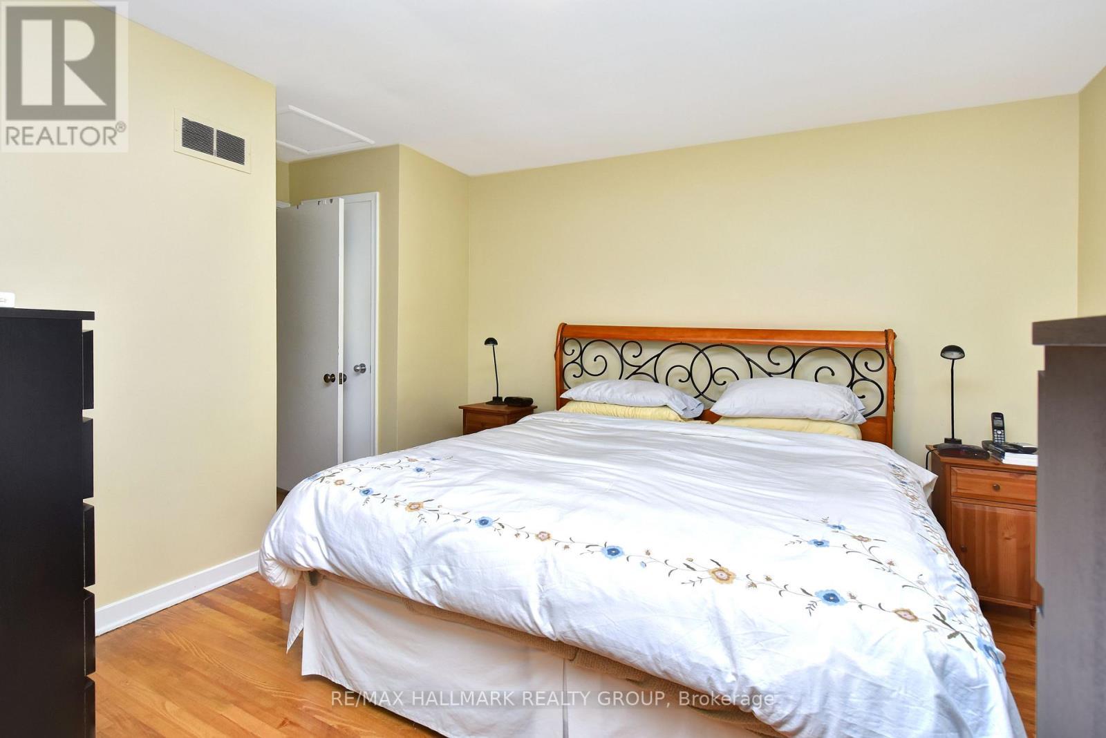 32 Arundel Avenue, Ottawa, ON - Indoor Photo Showing Bedroom