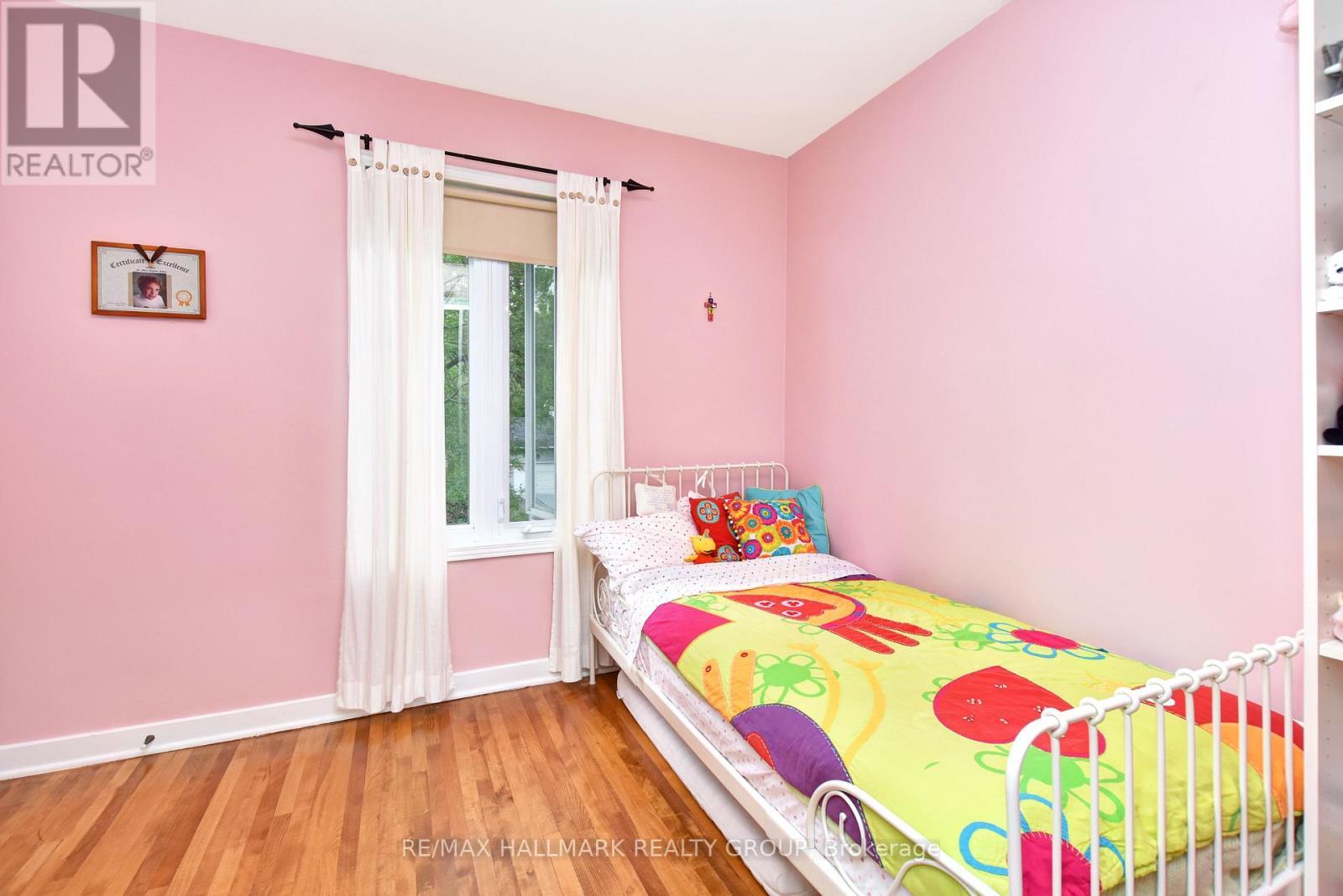 32 Arundel Avenue, Ottawa, ON - Indoor Photo Showing Bedroom
