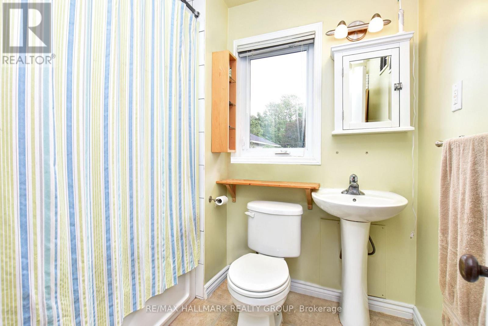 32 Arundel Avenue, Ottawa, ON - Indoor Photo Showing Bathroom