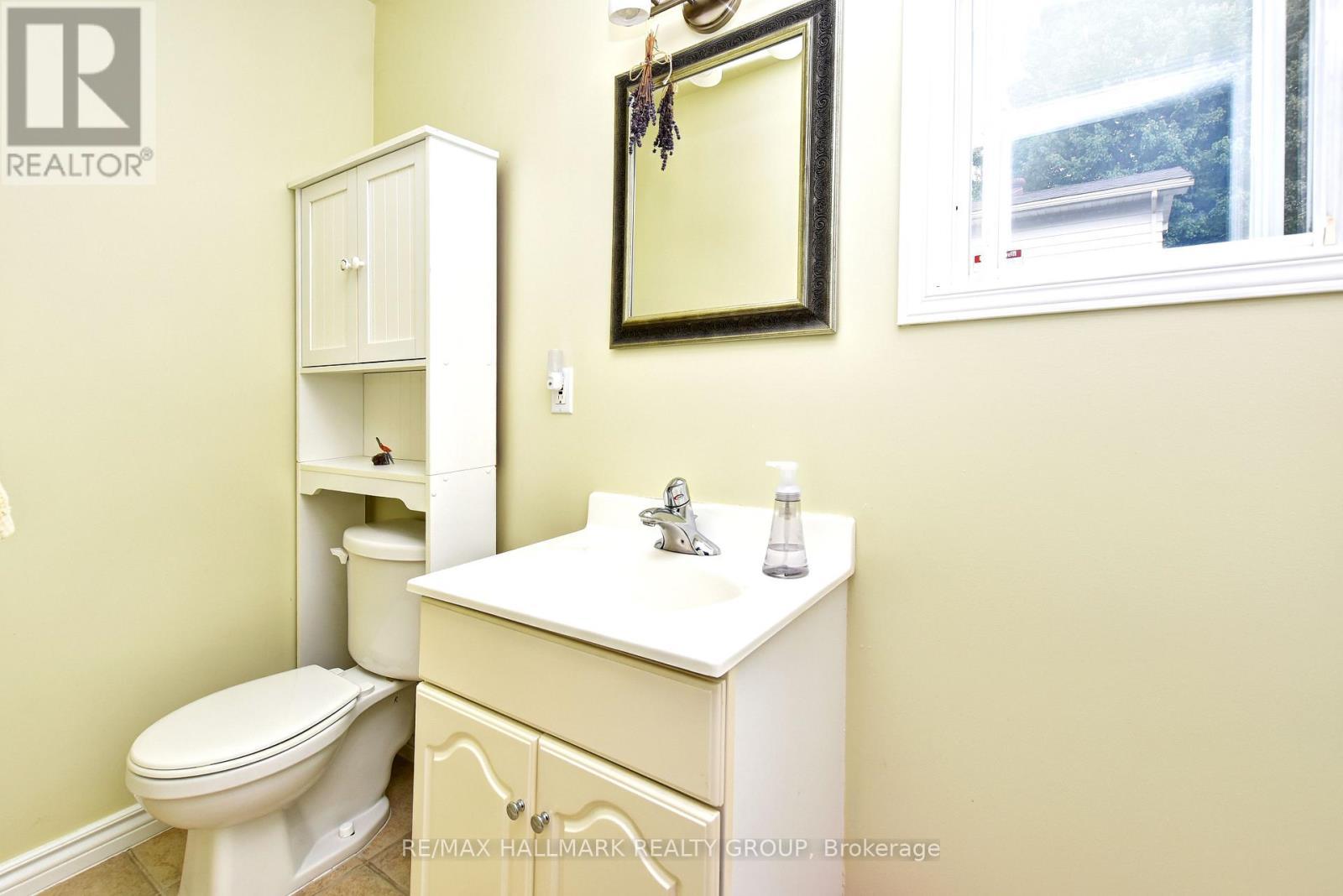 32 Arundel Avenue, Ottawa, ON - Indoor Photo Showing Bathroom