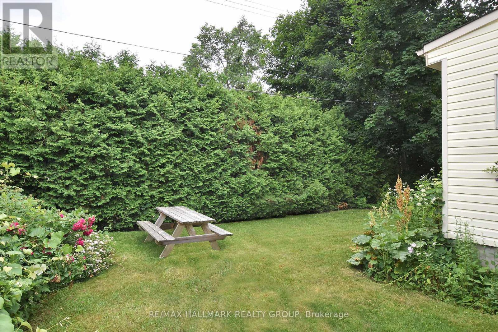 32 Arundel Avenue, Ottawa, ON - Outdoor