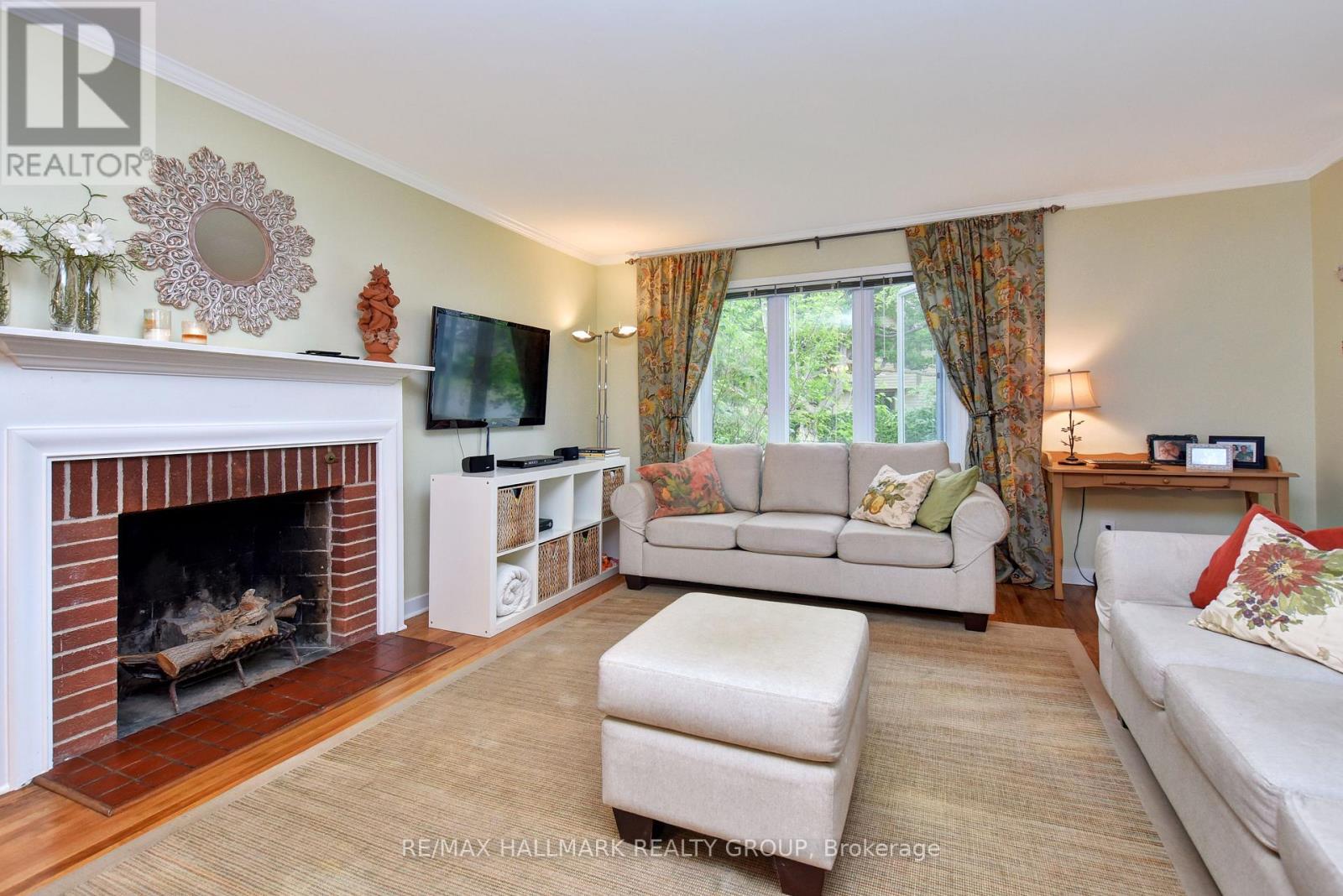 32 Arundel Avenue, Ottawa, ON - Indoor Photo Showing Living Room With Fireplace