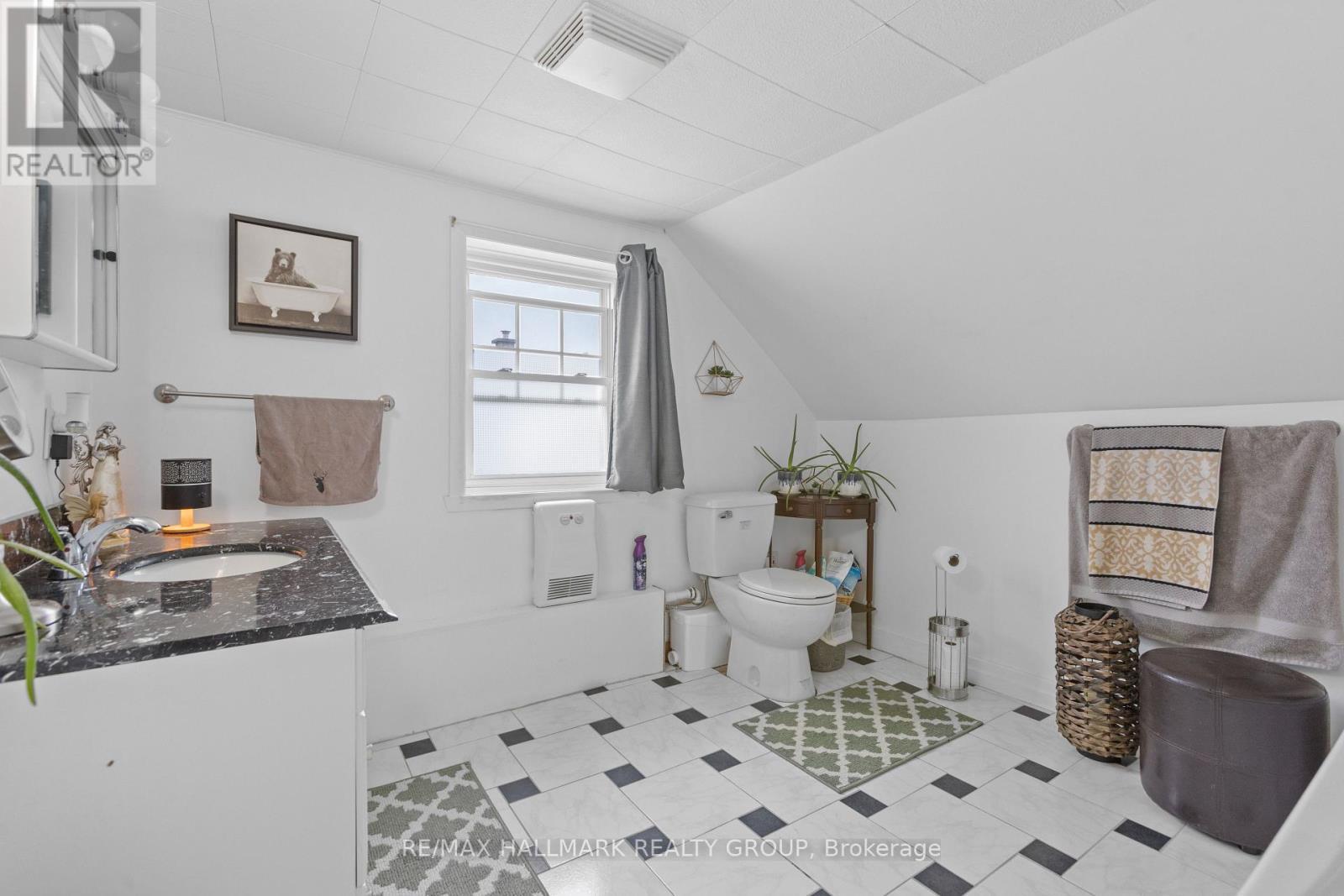 1127 Labrosse Road E, Hawkesbury, ON - Indoor Photo Showing Bathroom
