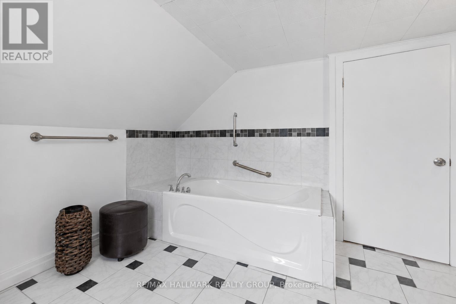 1127 Labrosse Road E, Hawkesbury, ON - Indoor Photo Showing Bathroom