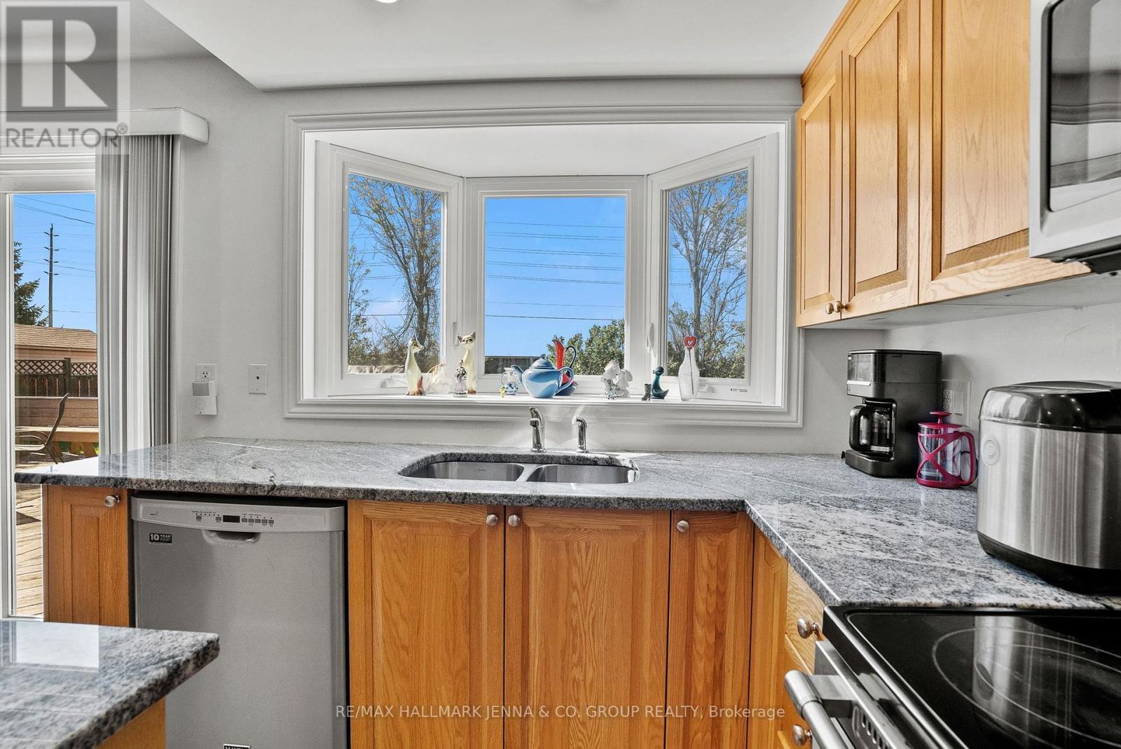 43 Elke Drive, Ottawa, ON - Indoor Photo Showing Kitchen With Double Sink