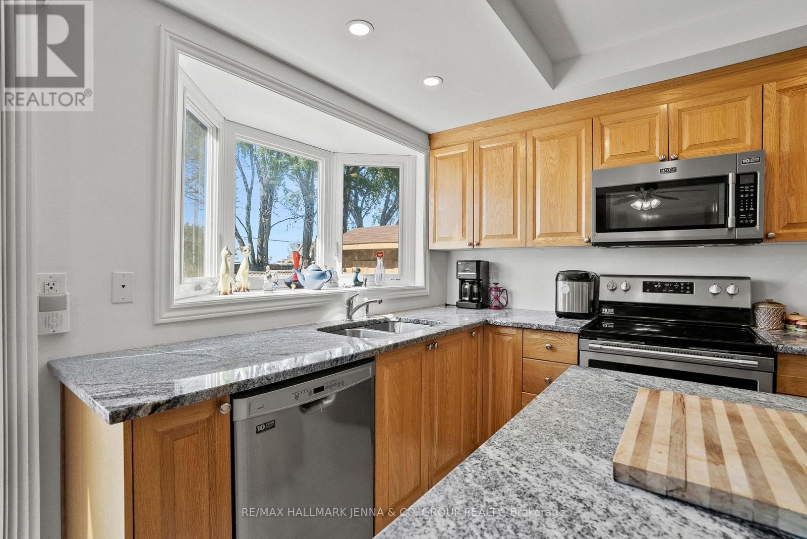 43 Elke Drive, Ottawa, ON - Indoor Photo Showing Kitchen With Double Sink
